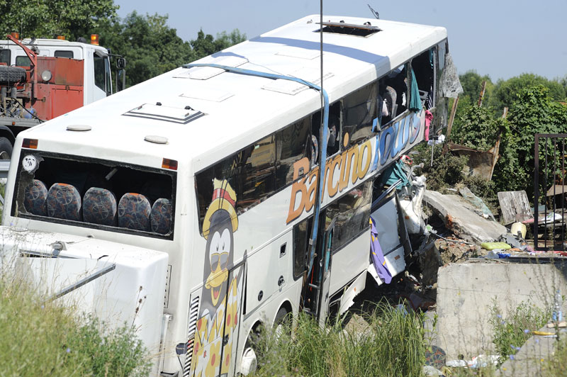 Кривична пријава возачу аутобуса који се преврнуо код Врчина!